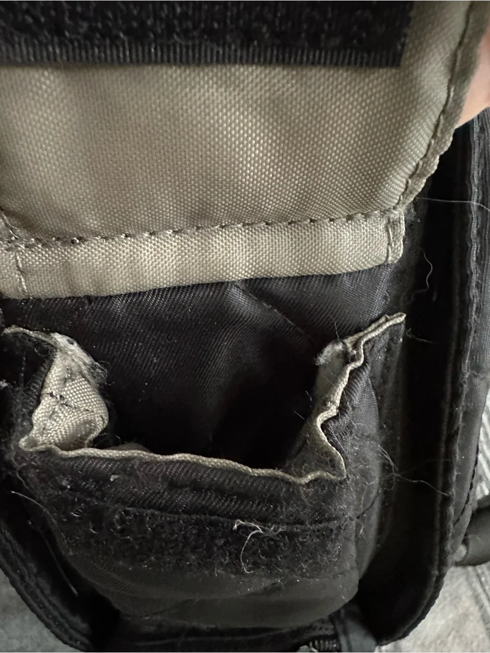 Kavu Quilted Black Crossbody Sling Bag - Picture 4 of 10